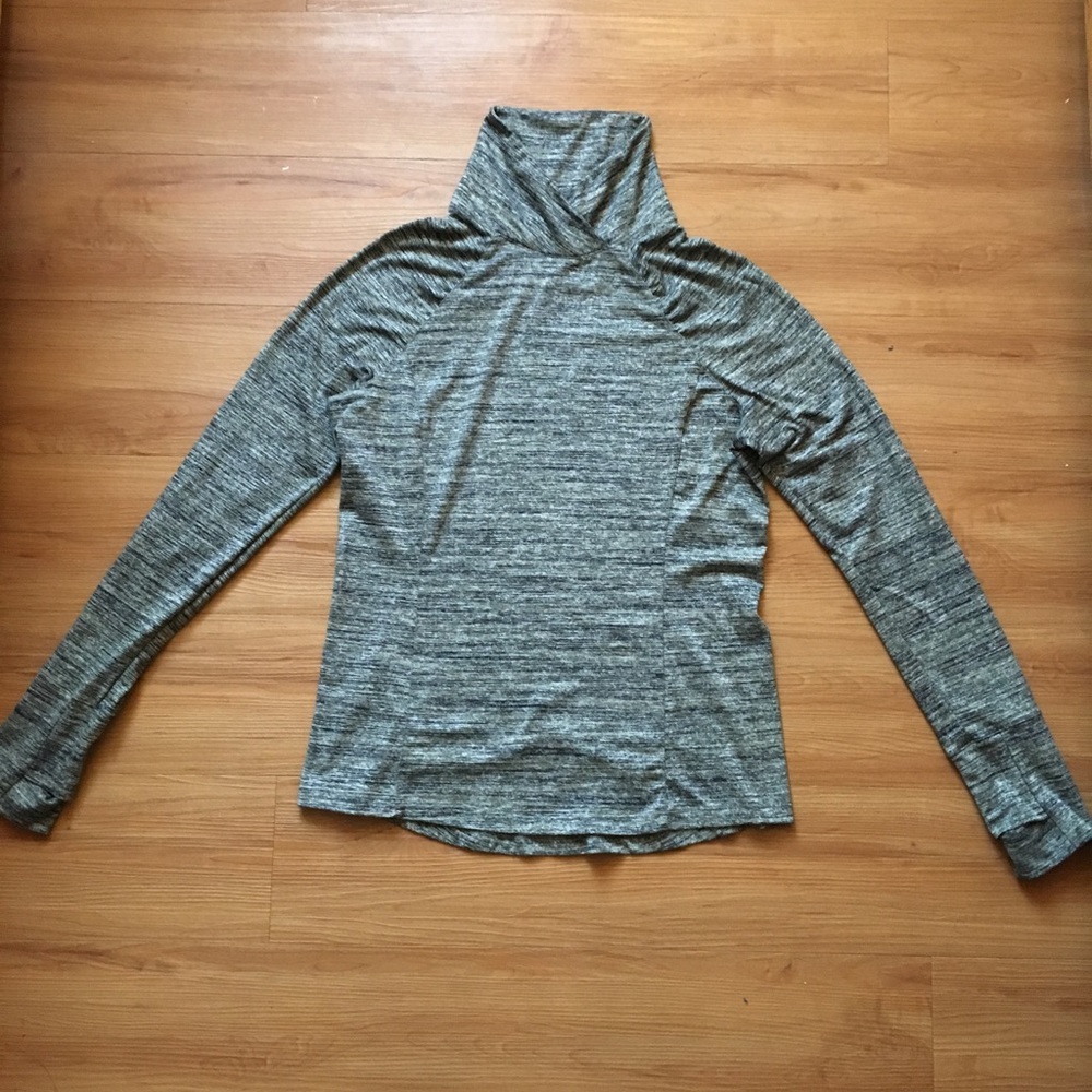 green turtle neck long sleeve work out top